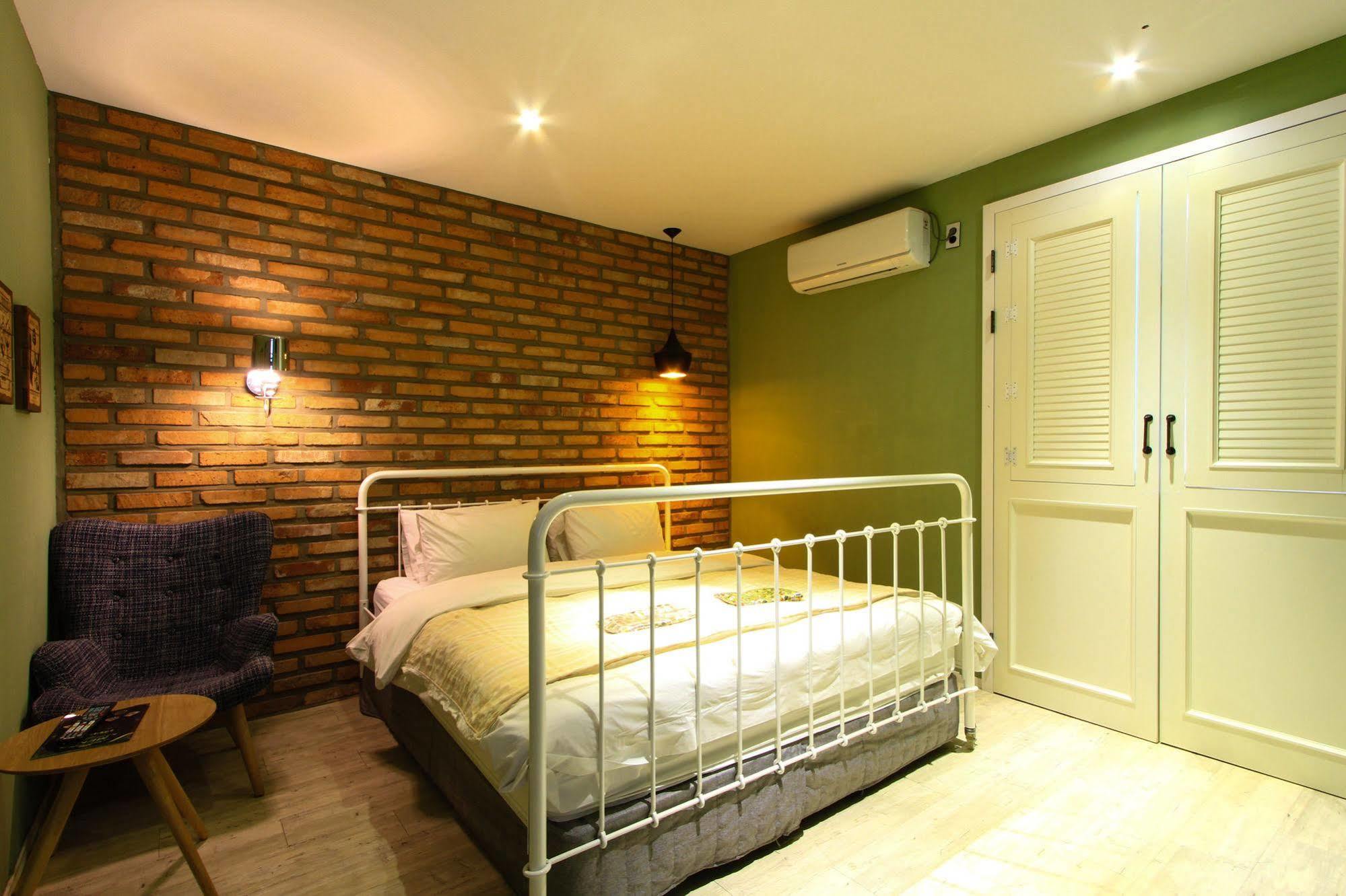 25 Hours Hotel 2 Пусан Екстериор снимка
